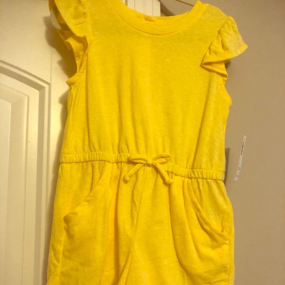 Girls 4t Old Navy shorts romper (2)